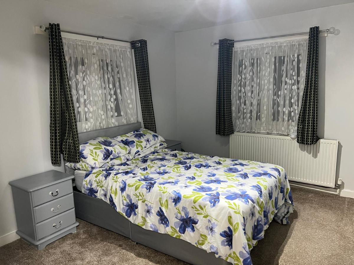 Cosy 2 Bedroom Flat Лондон Екстер'єр фото