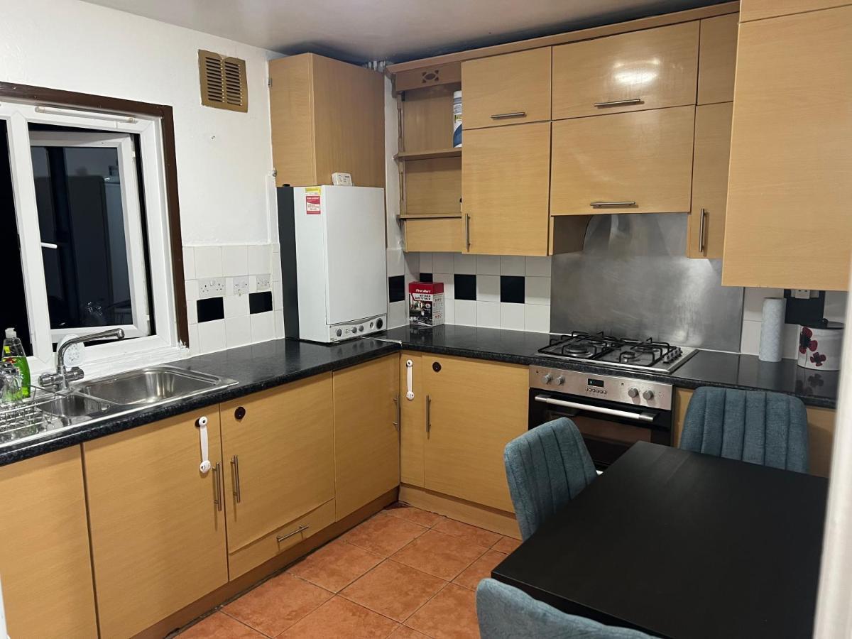 Cosy 2 Bedroom Flat Лондон Екстер'єр фото