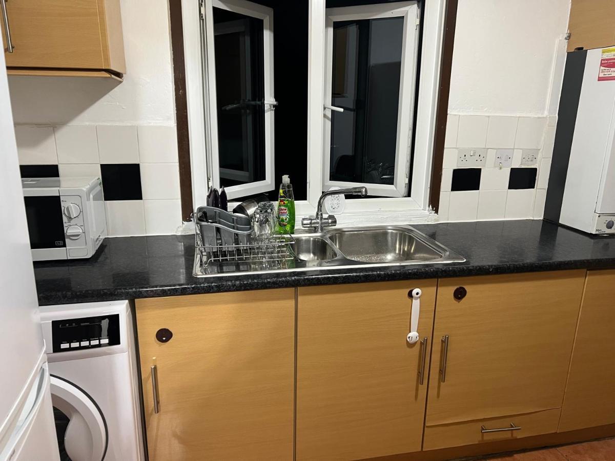Cosy 2 Bedroom Flat Лондон Екстер'єр фото